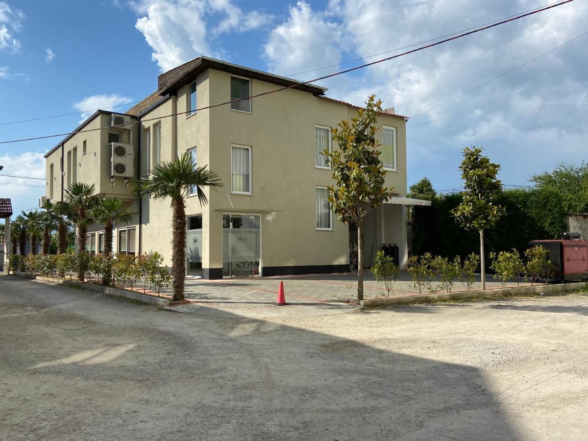Santo Hotel Shkoder Exterior photo