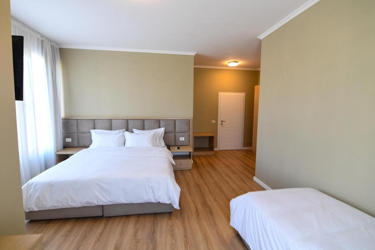 Santo Hotel Shkoder Exterior photo
