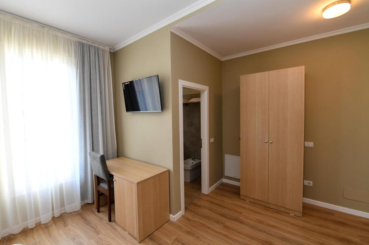 Santo Hotel Shkoder Exterior photo