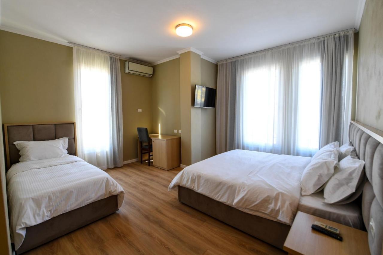 Santo Hotel Shkoder Exterior photo