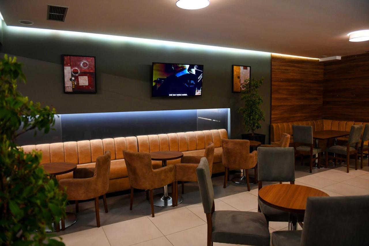 Santo Hotel Shkoder Exterior photo